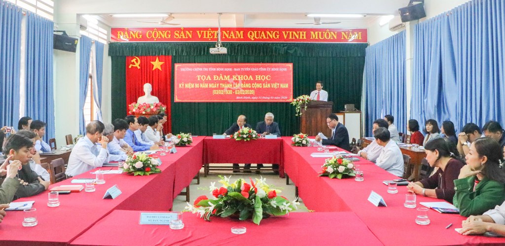 Đồng chí Huỳnh Thanh Xuân - Ủy viên Ban Thường vụ Tỉnh ủy, Trưởng Ban Tuyên giáo Tỉnh ủy phát biểu chỉ đạo Tọa đàm