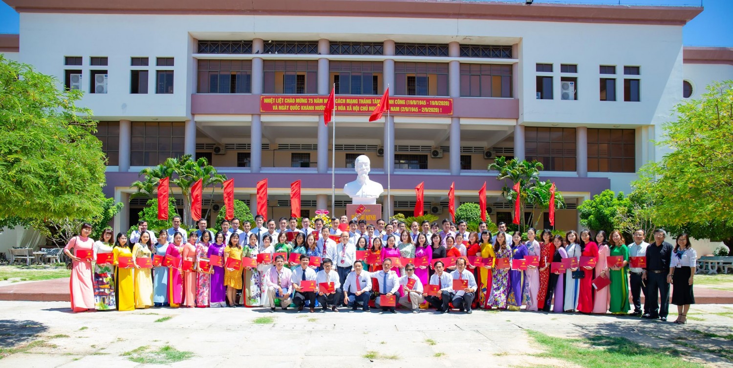 Chụp ảnh lưu niệm 