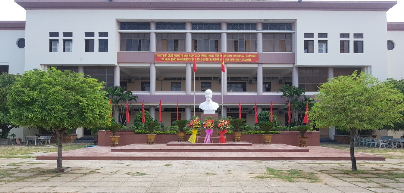 Công trình tượng Bác Hồ tại Trường Chính trị tỉnh