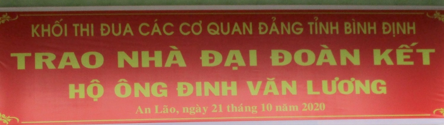Trao Nhà Đại đoàn kết và tặng quà hộ gia đình khó khăn của Khối thi đua các cơ quan đảng tỉnh năm 2020