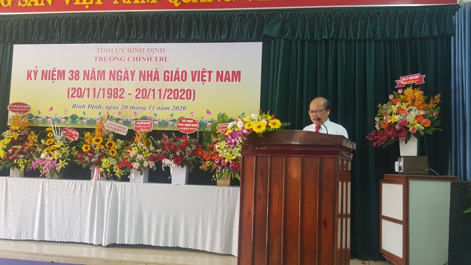 đ/c Huệ phát biểu