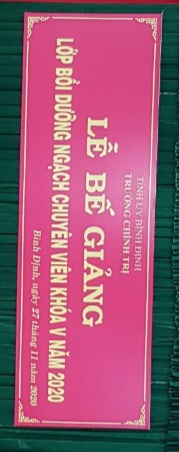 Bế giảng Lớp Bồi dưỡng ngạch chuyên viên khóa V năm 2020.
