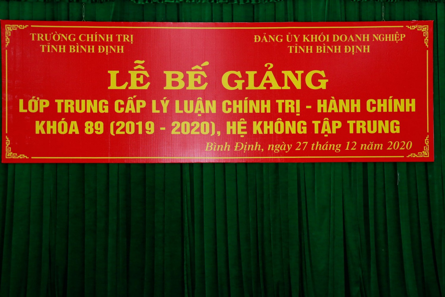 Bế giảng Lớp Trung cấp lý luận chính trị- hành chính khóa 89 (2019-2020), dành cho cán bộ Khối doanh nghiệp tỉnh