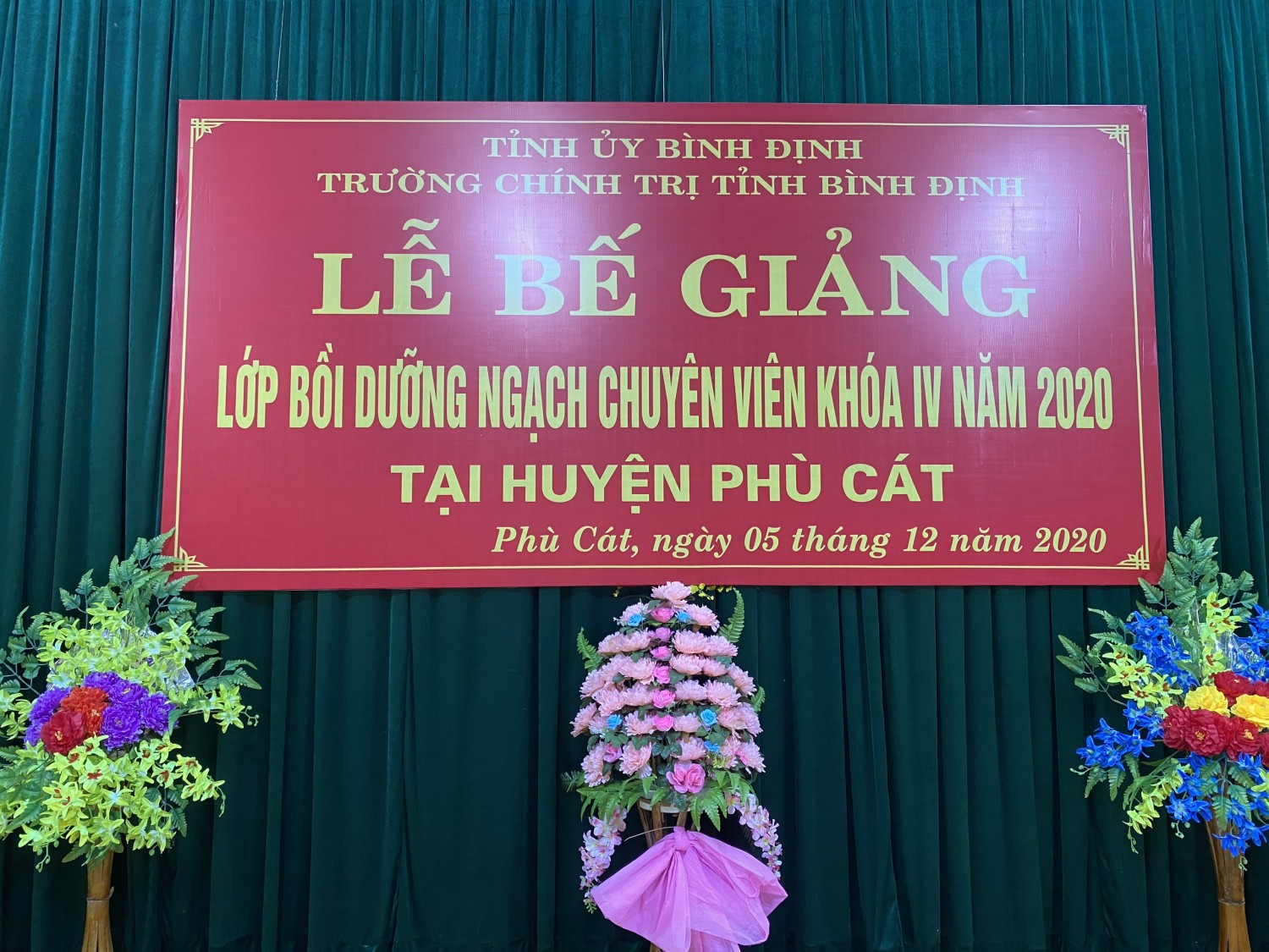 Bế giảng Lớp Bồi dưỡng ngạch chuyên viên khóa IV năm 2020 tại huyện Phù Cát