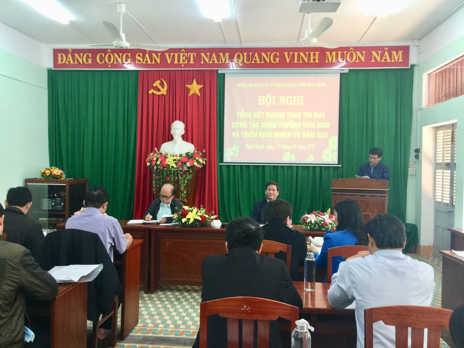 Đ/c Ánh trình bày báo cáo