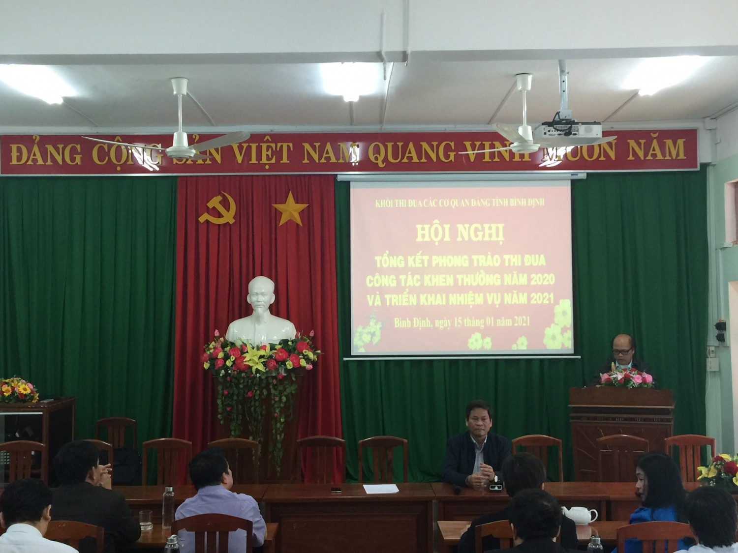 Đ/c Huệ phát biểu