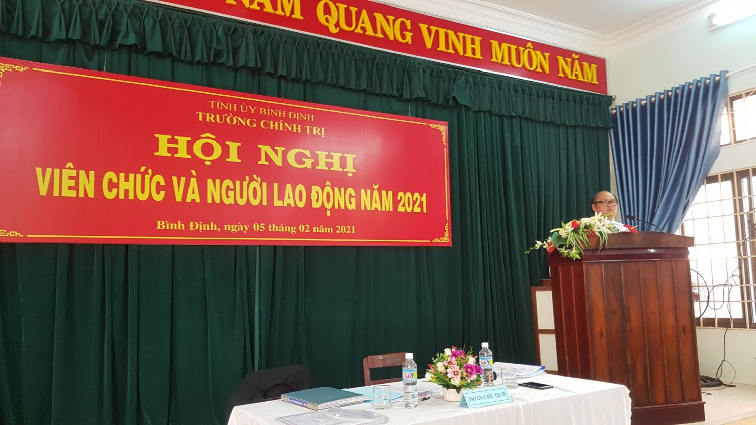 Đồng chí Phan Văn Huệ - Hiệu trưởng phát biểu