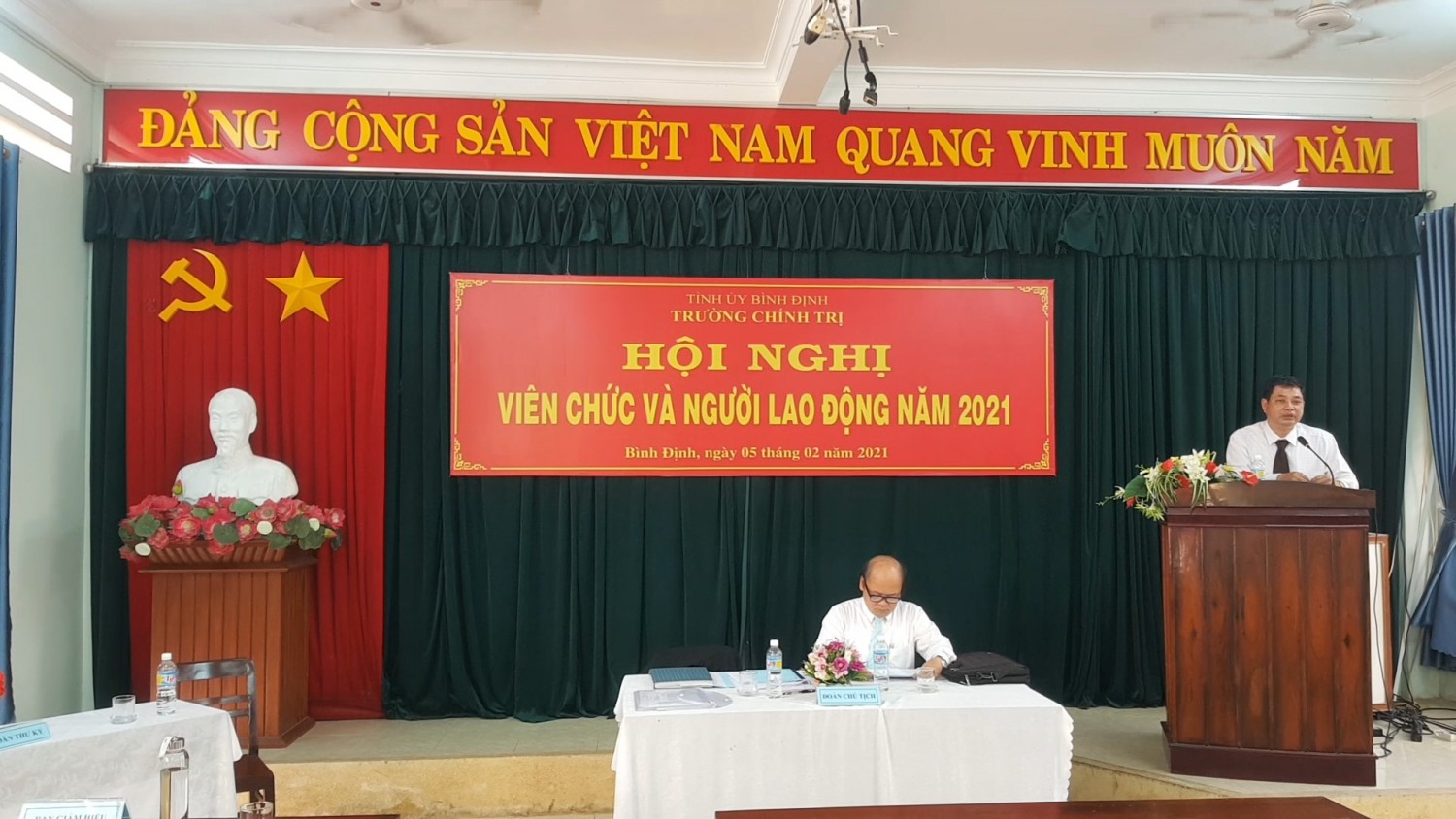 Đoàn Chủ tịch chủ trì Hội nghị