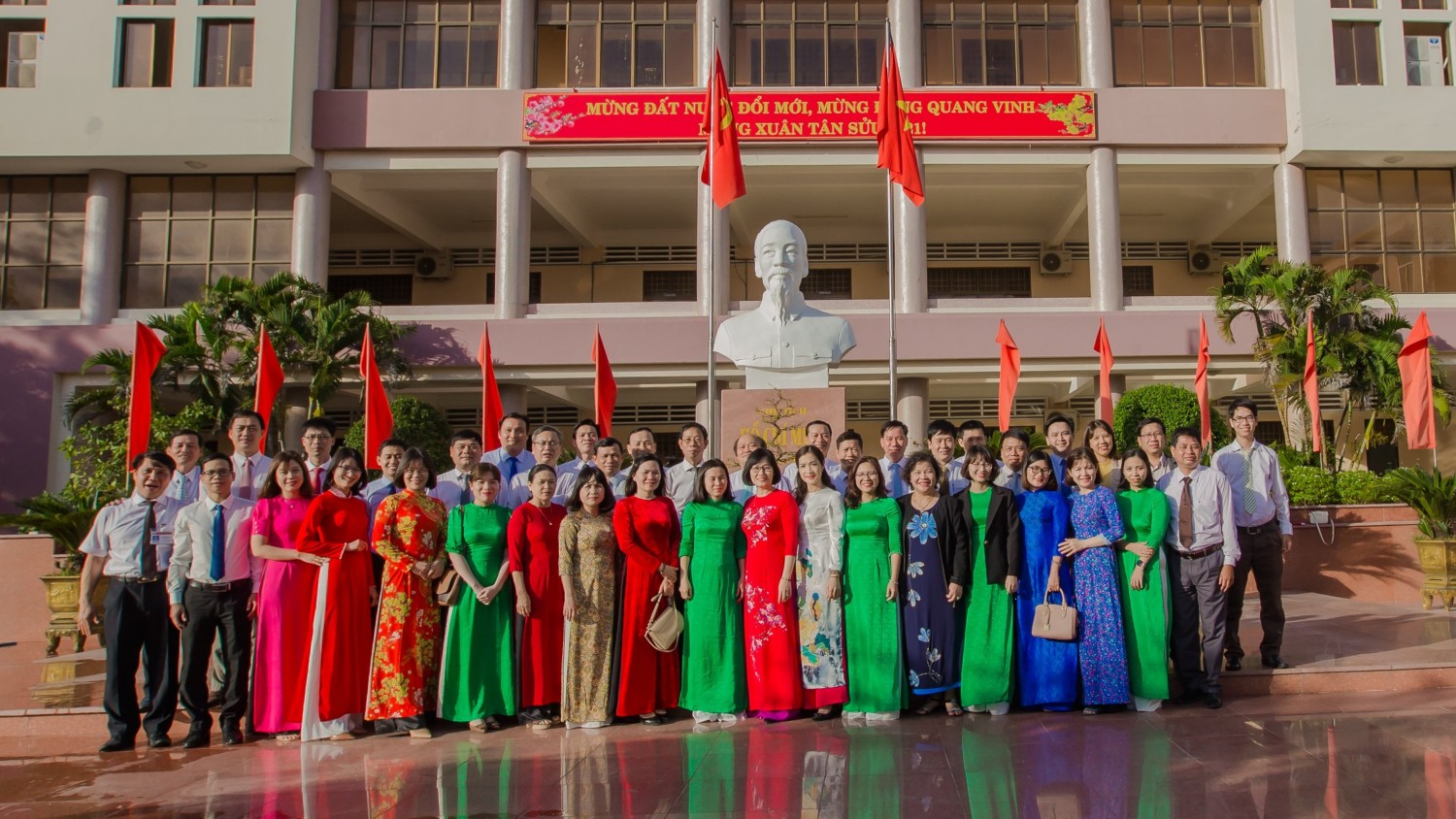 Chụp ảnh lưu niệm sau Hội nghị