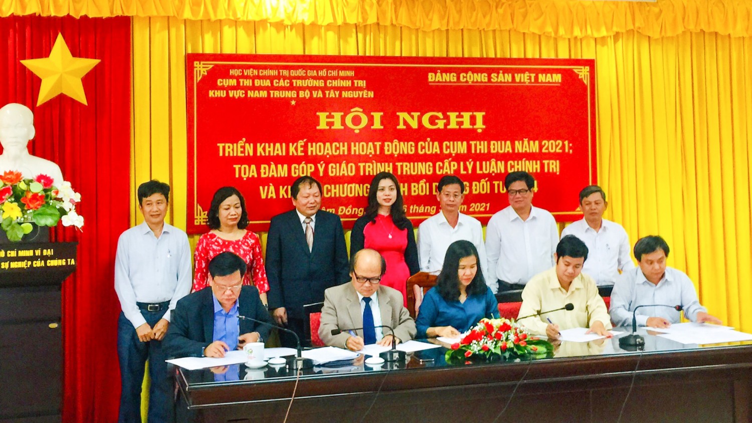 Các đơn vị trong Cụm ký giao ước thi đua năm 2021