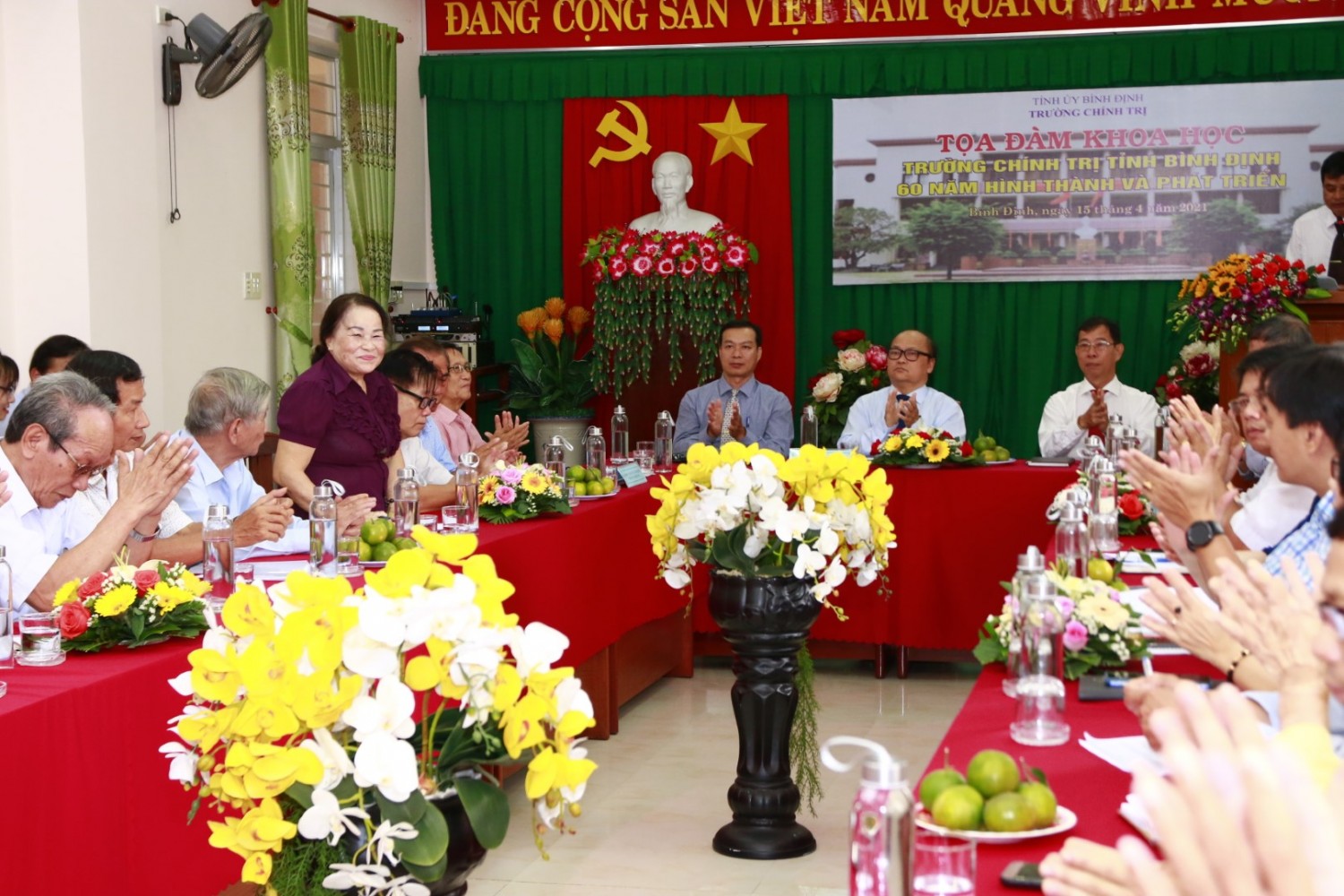 đ/c Bính phát biểu