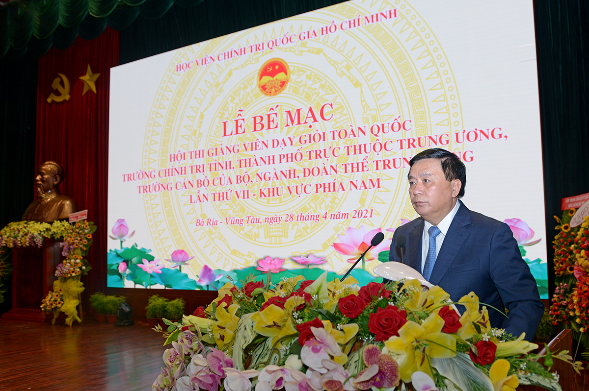 GS,TS Nguyễn Xuân Thắng, Ủy viên Bộ Chính trị, Giám đốc Học viện, Chủ tịch Hội đồng Lý luận Trung ương, Trưởng Ban Chỉ đạo Hội thi dự và phát biểu bế mạc