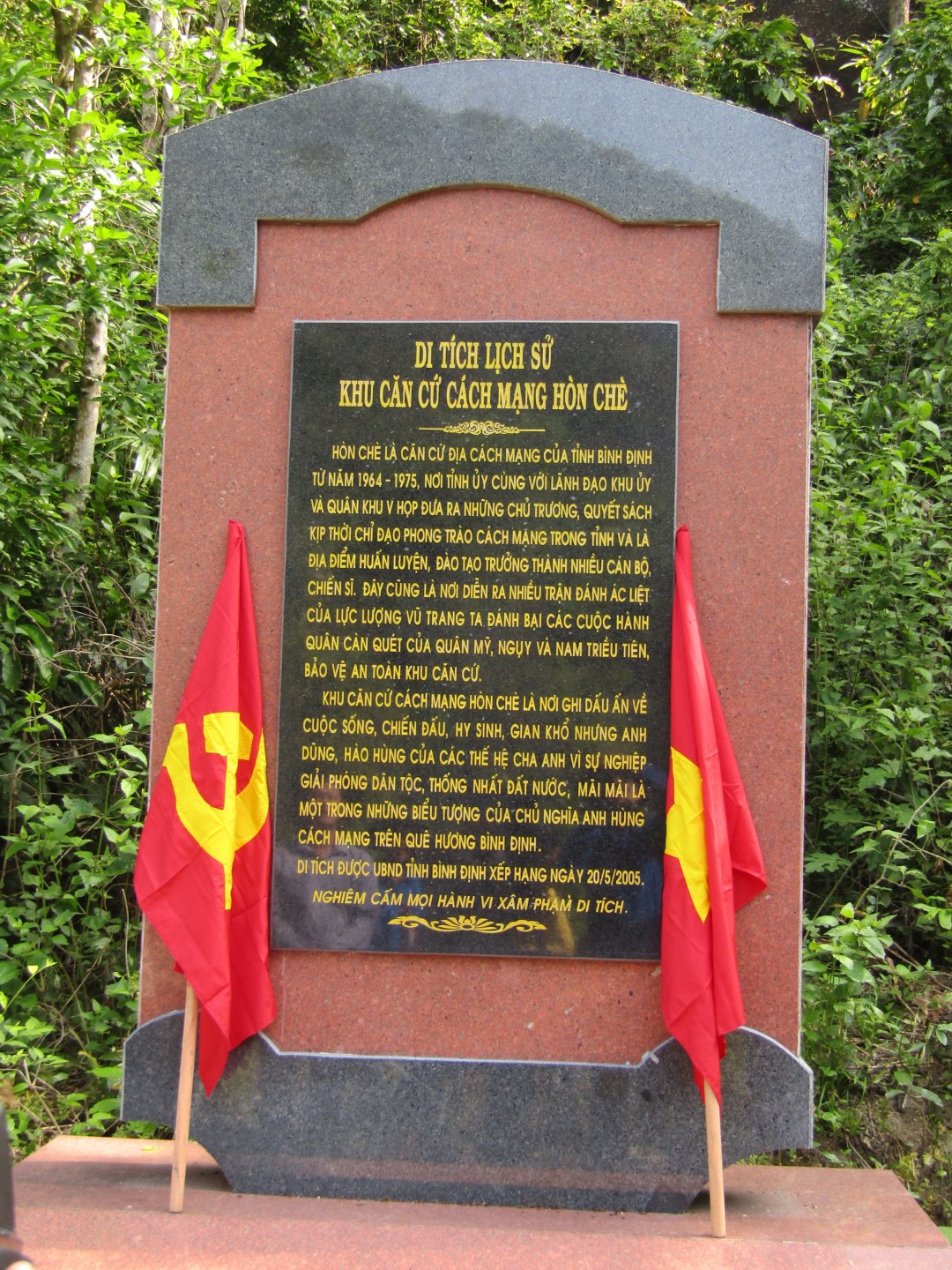 Bia di tích Hòn Chè