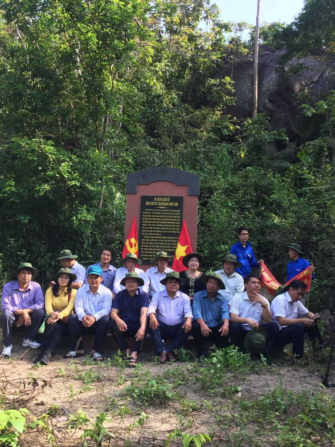 Lưu niệm Hòn Chè