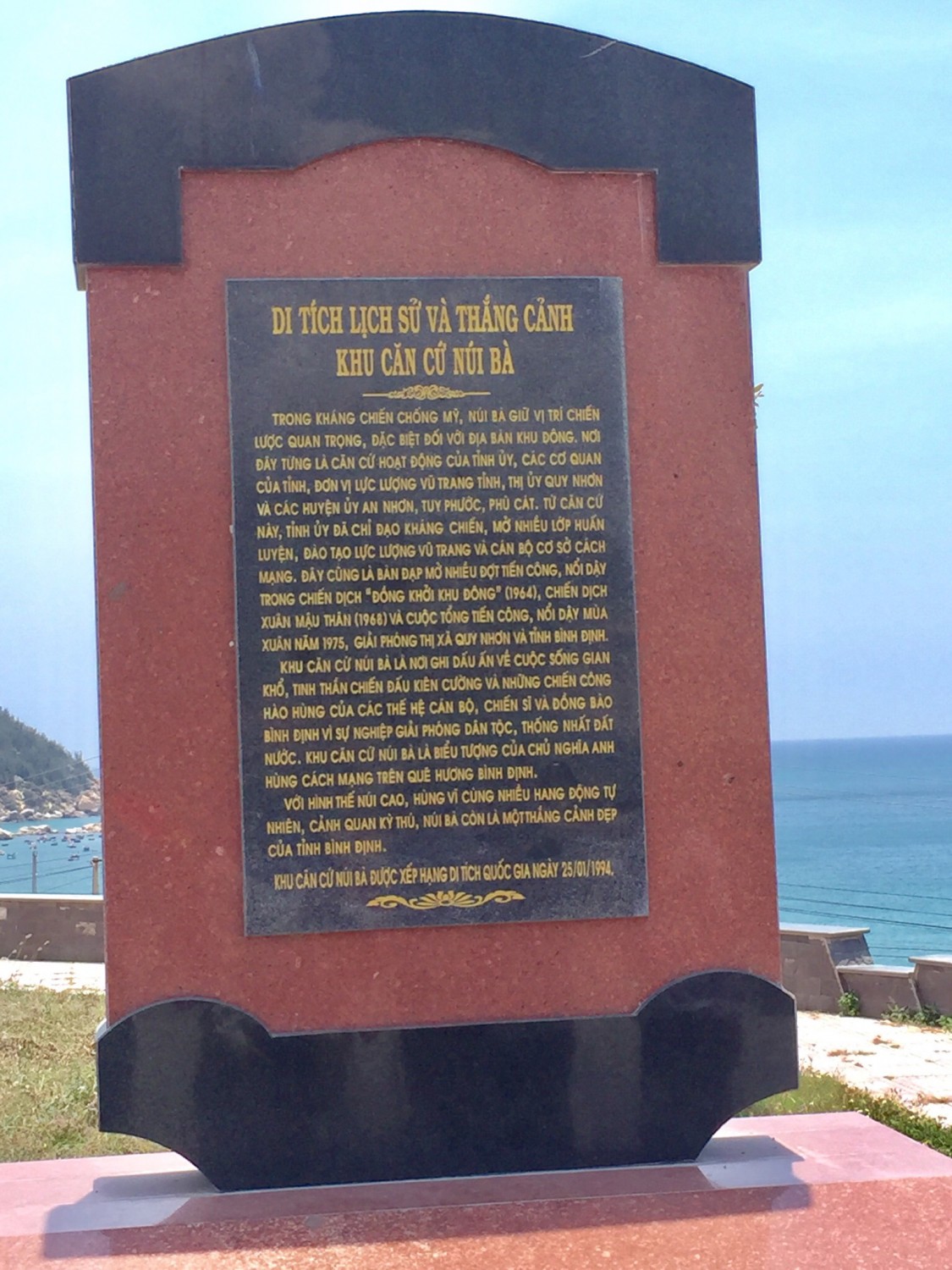 Bia di tích Núi Bà