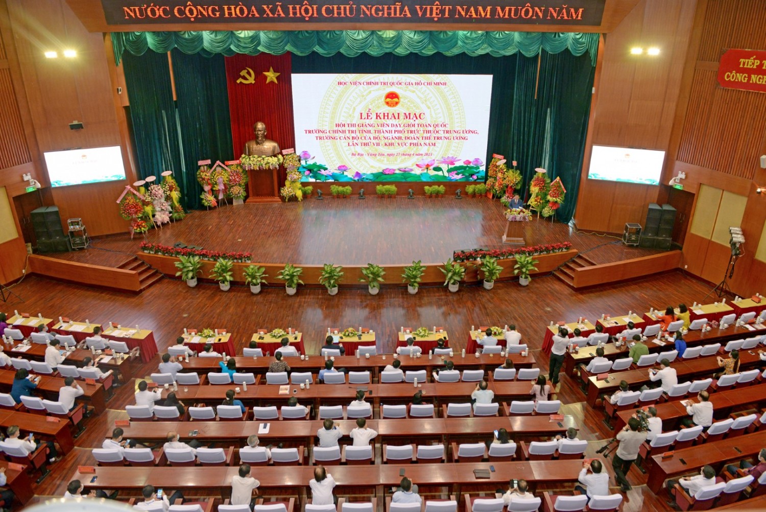 Quang cảnh Lễ Khai mạc Hội thi