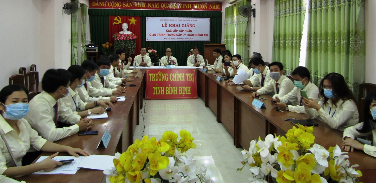 Quang cảnh khai giảng