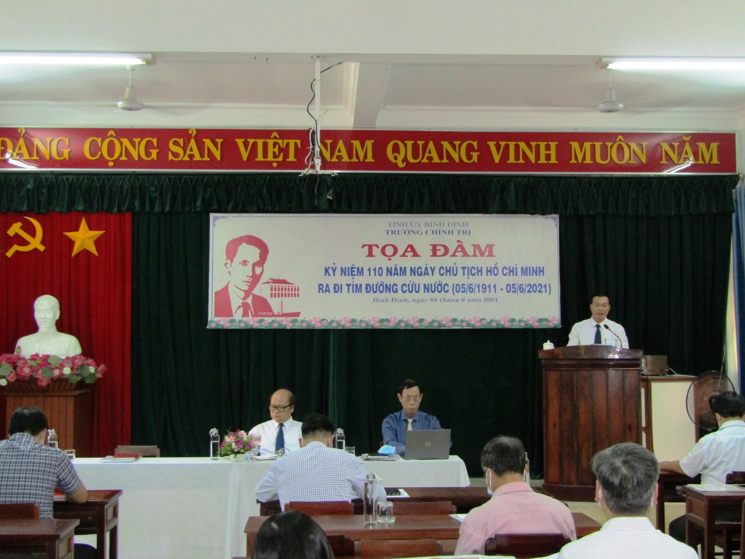 Đ/c Nhất phát biểu đề dẫn