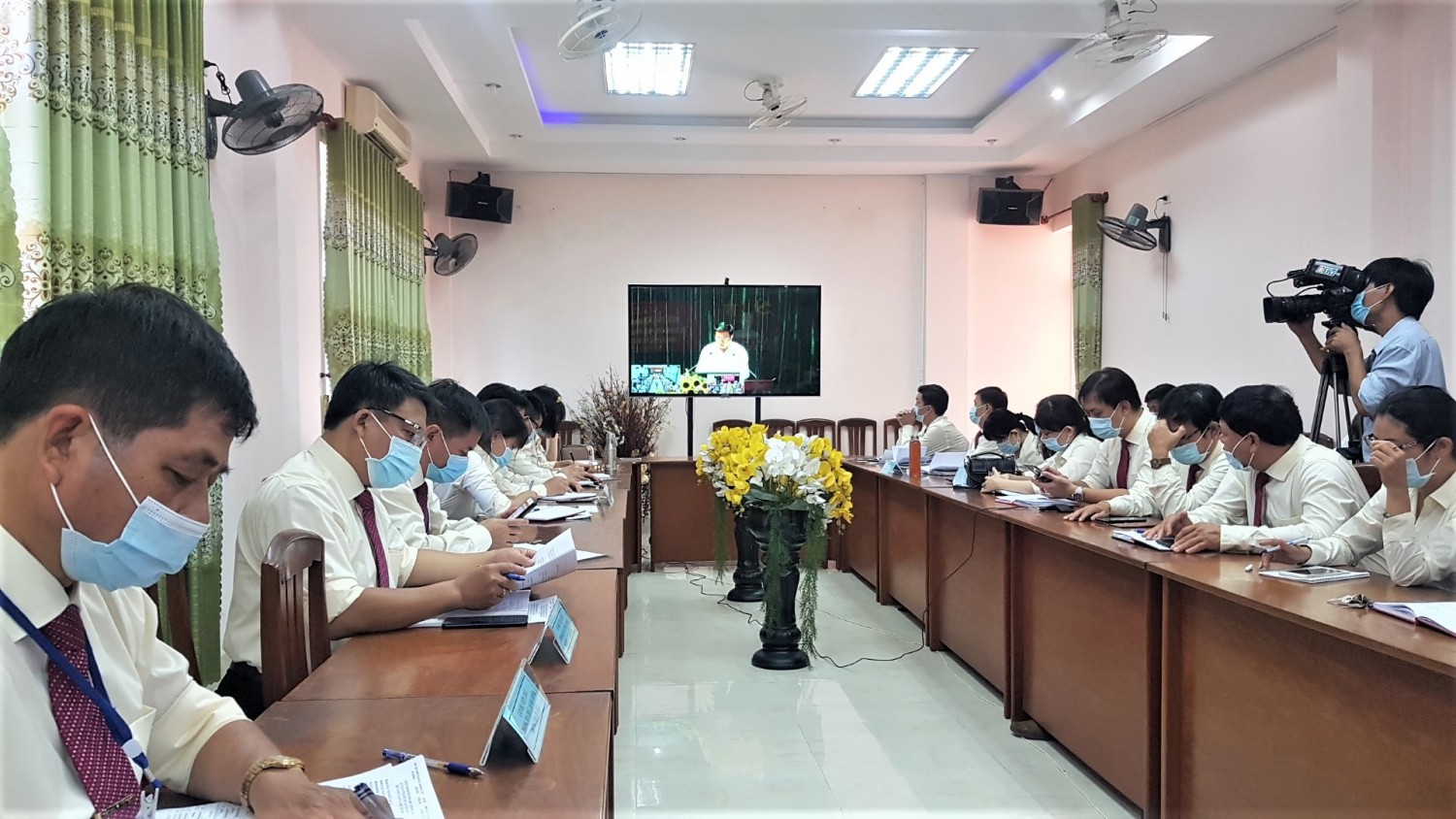 Quang cảnh tại điểm cầu Trường Chính trị tỉnh Bình Định.