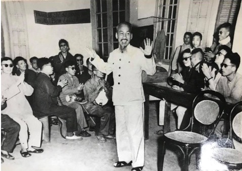 Bác Hồ chúc Tết thương bình năm 1956