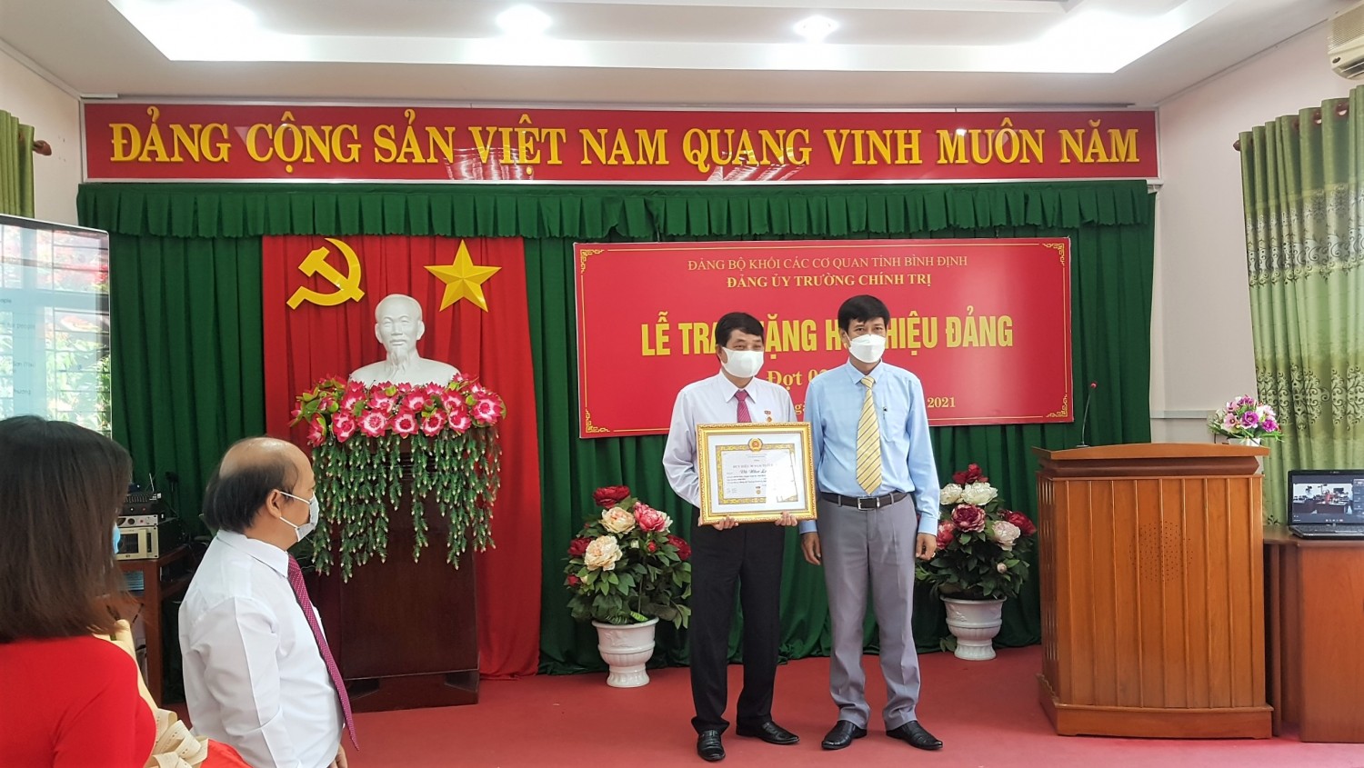 Chụp ảnh lưu niệm
