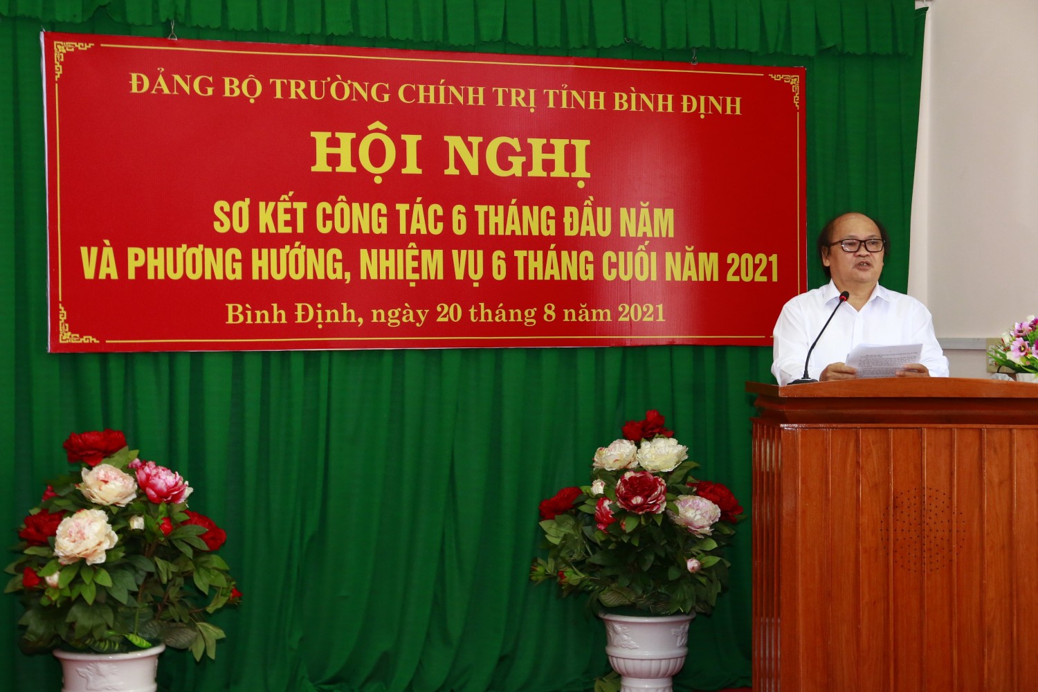 Đ/c Huệ phát biểu