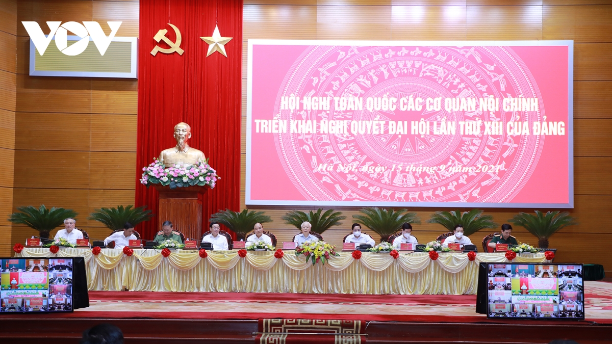 Tổng Bí thư Nguyễn Phú Trọng cùng đoàn chủ tịch chủ trì hội nghị.