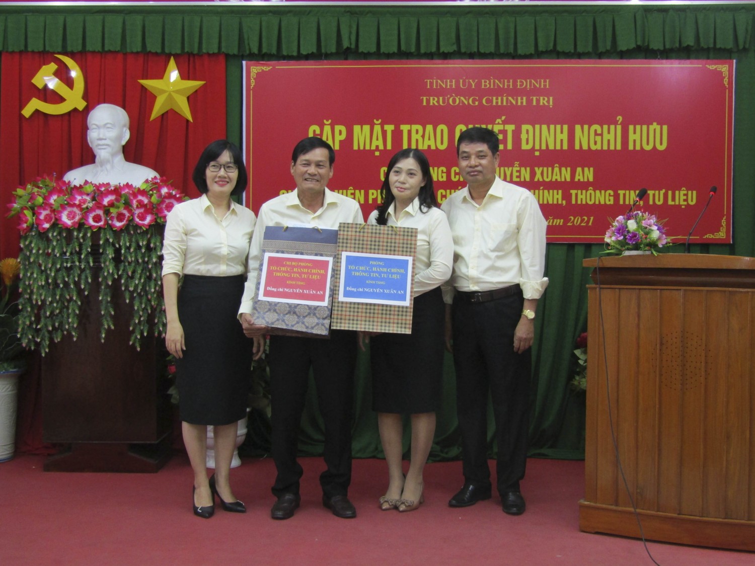 Đại diện chi bộ