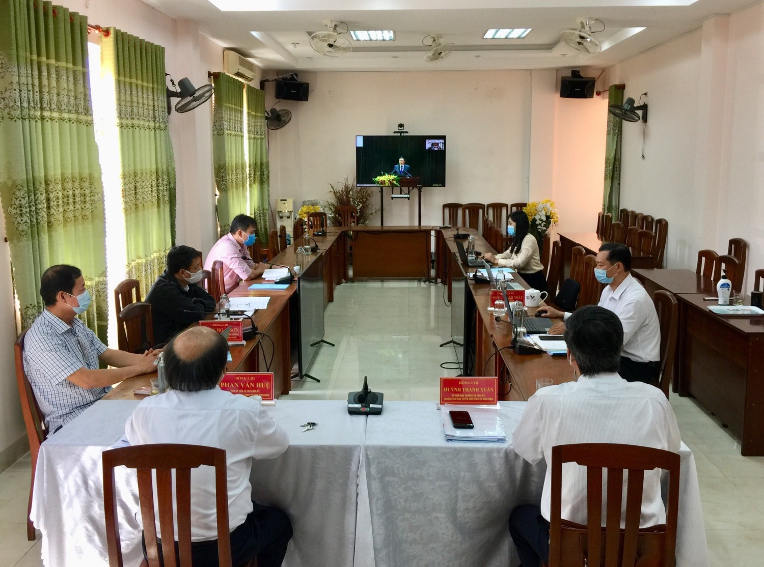 Quang cảnh điểm cầu Trường Chính trị tỉnh Bình Định (Ảnh: VNL)