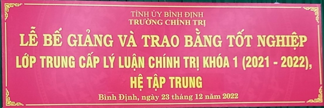 BẾ GIẢNG LỚP TRUNG CẤP LÝ LUẬN CHÍNH TRỊ KHÓA 1 (2021-2022)