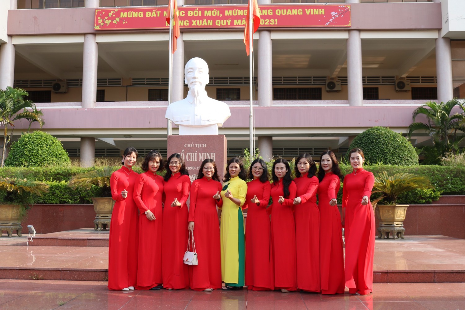 Nữ công trường Chính trị tỉnh hưởng ứng “Tuần lễ Áo dài”