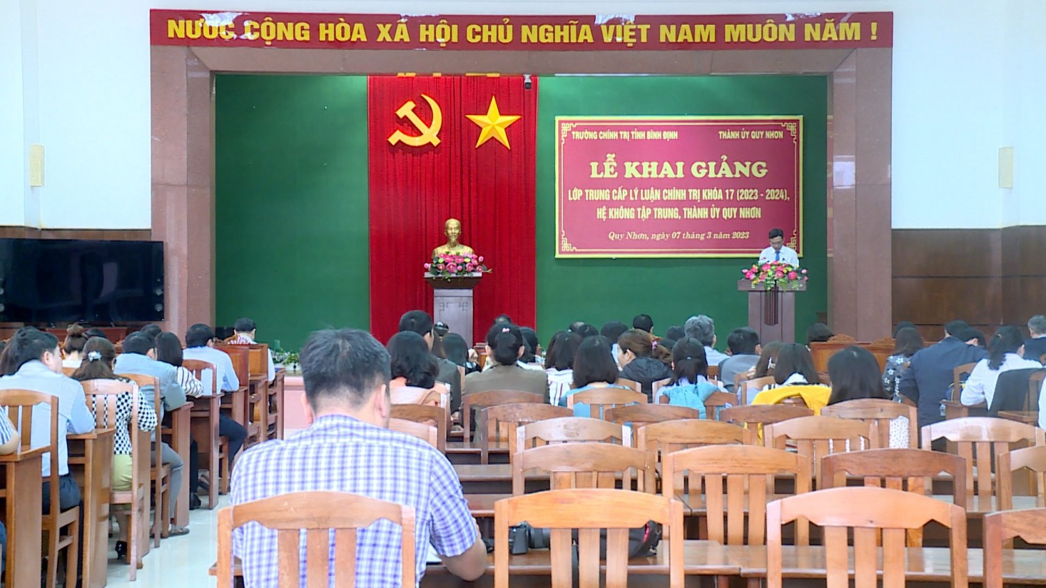 KHAI GIẢNG LỚP TRUNG CẤP LLCT KHÓA 17, THÀNH ỦY QUY NHƠN