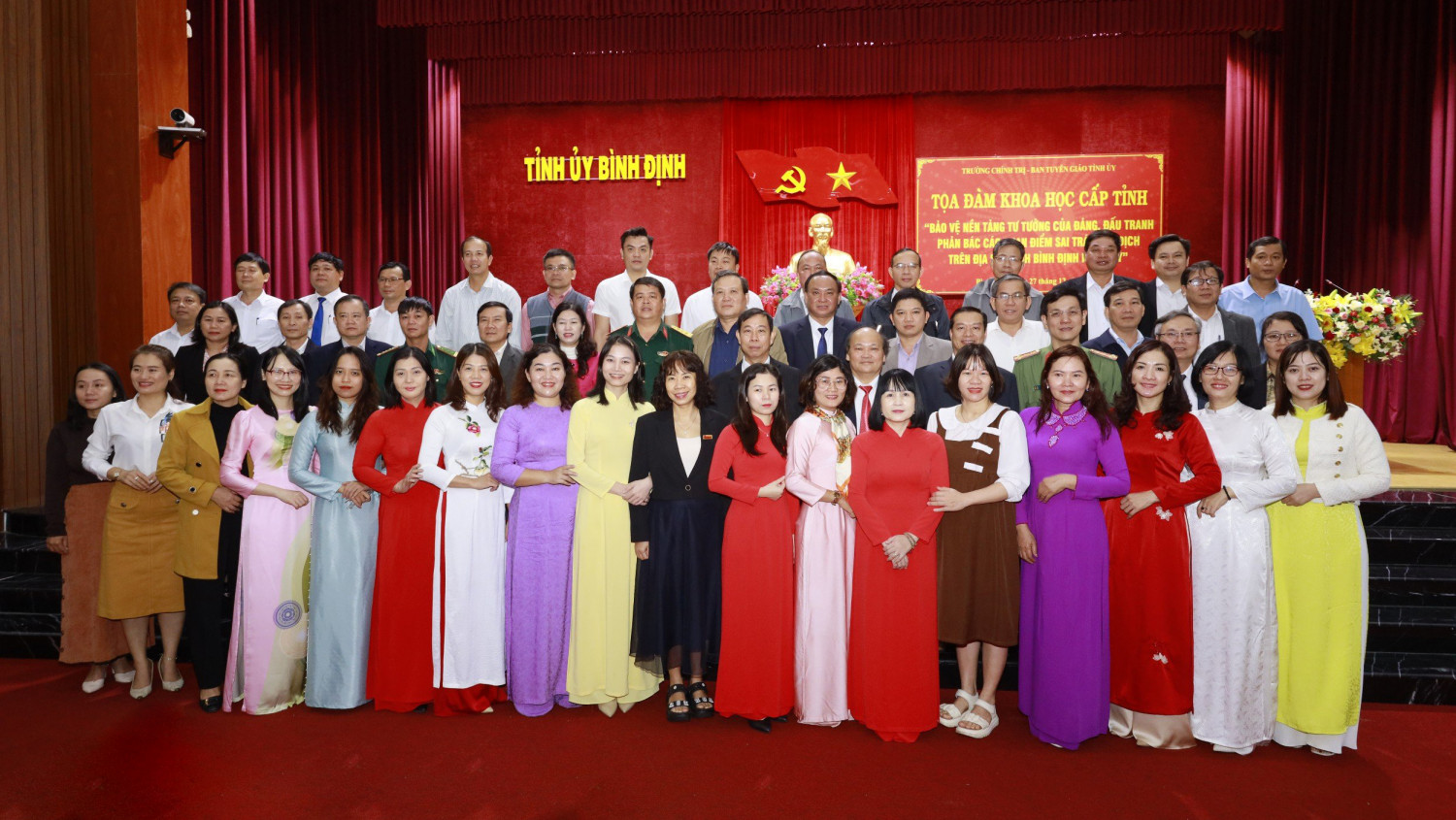 Toa dam dai bieu du 2B