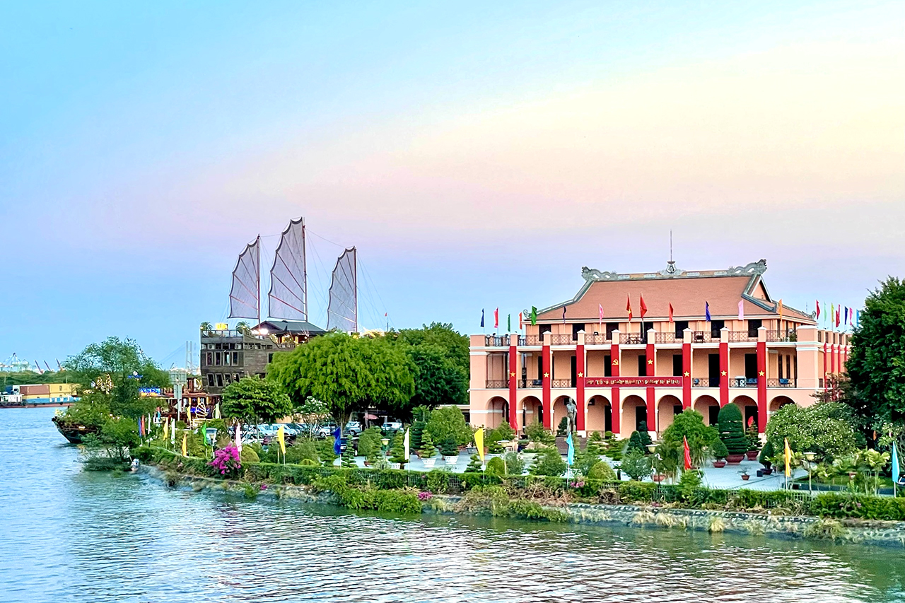 Thang 6 Lam ben nha rong