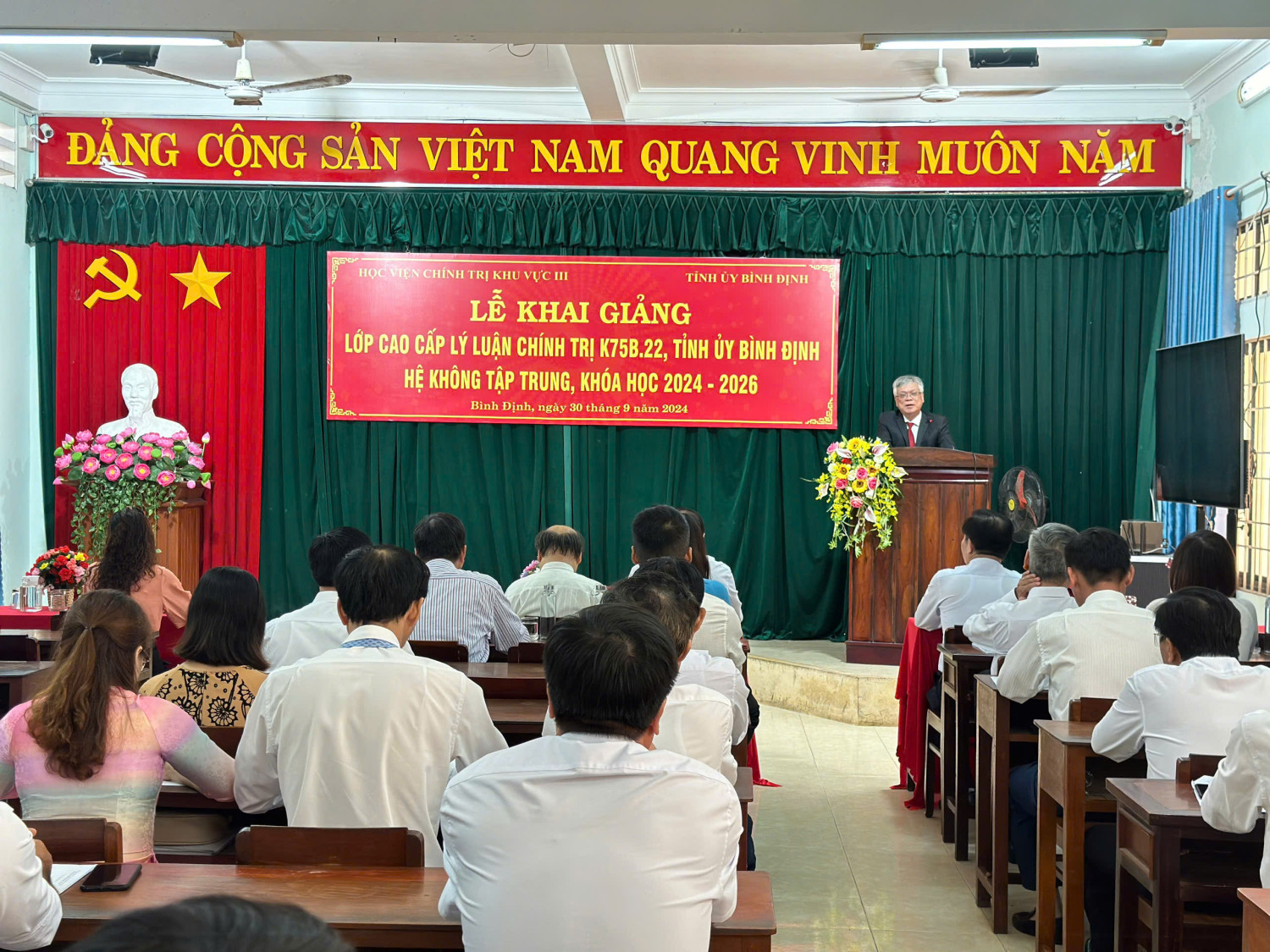 Thang 10 Khai giang Cao cap K75 b Đính