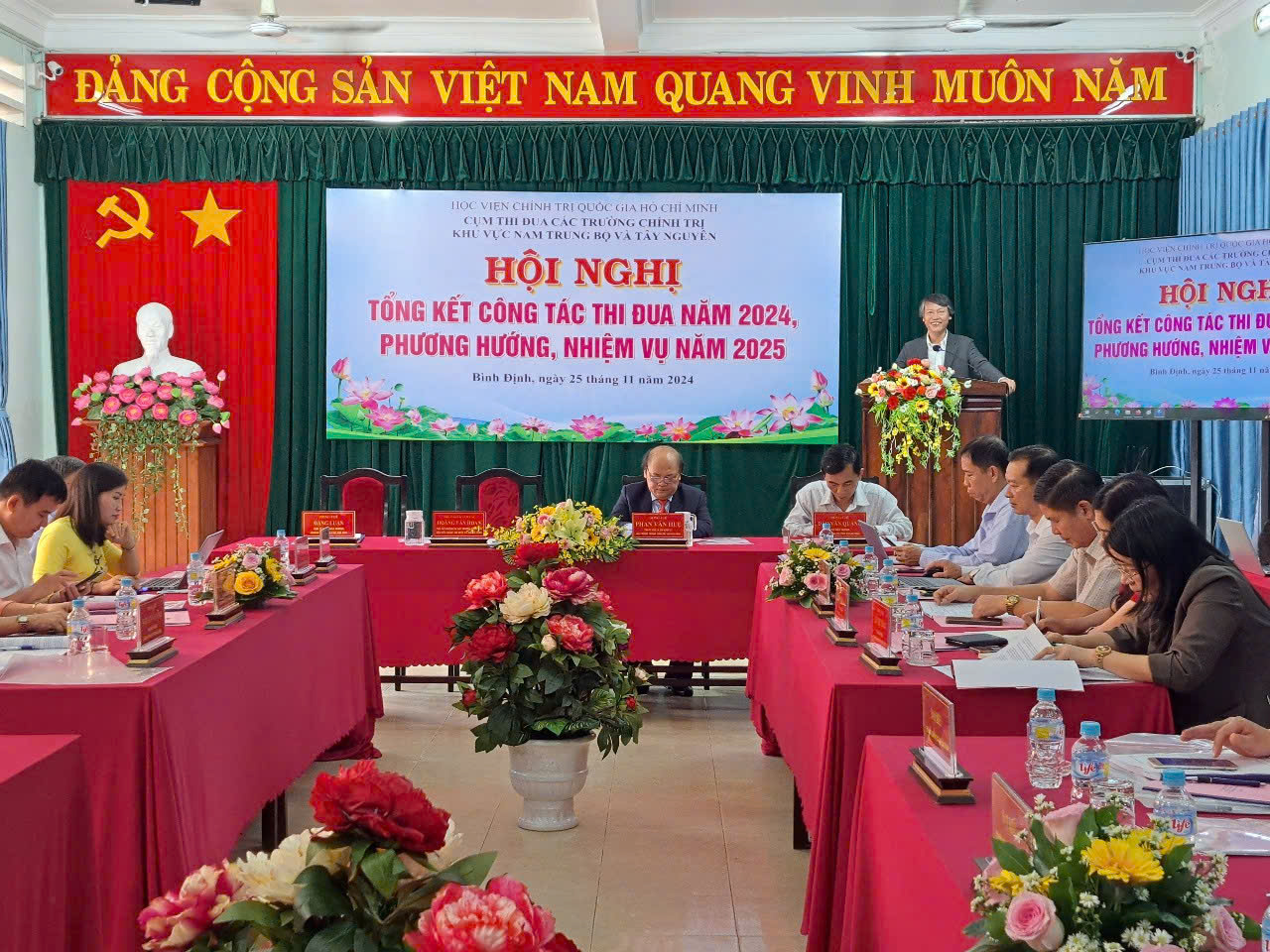 thang 11 hng tk Vu pho phat bieu