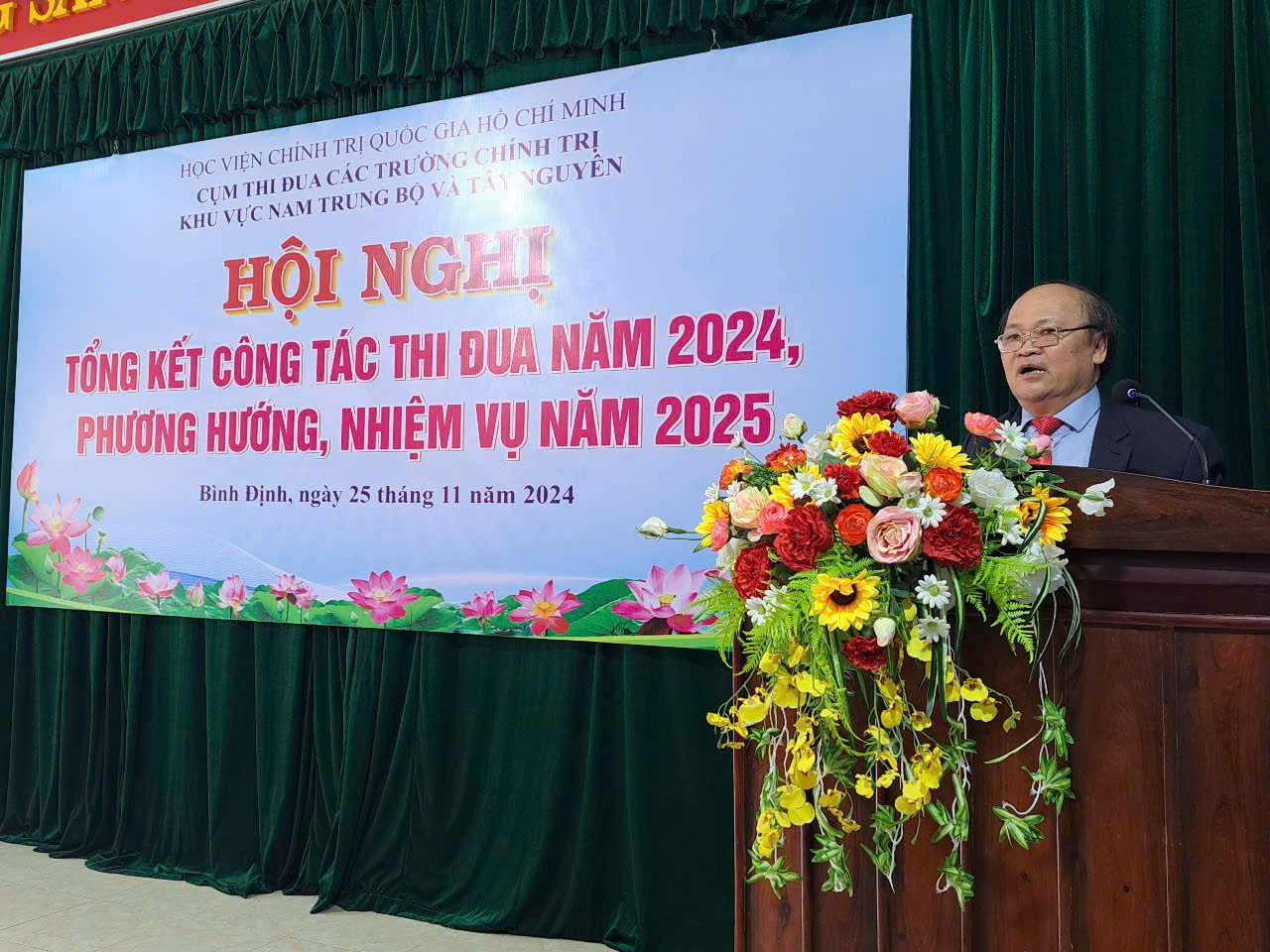 thang 11 hoi nghi tong ket Htr phat bieu