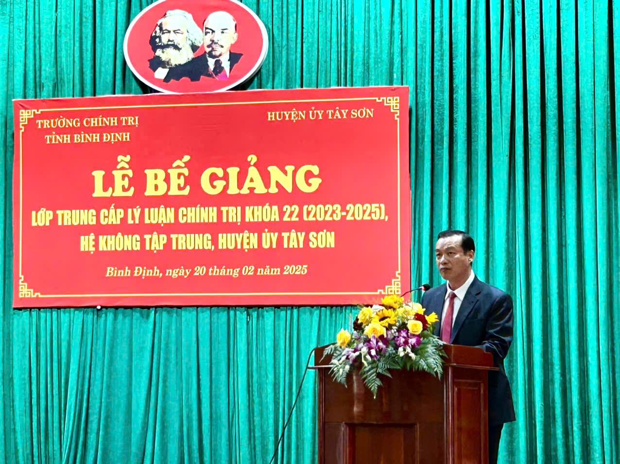 Thang 2 Be giang K22 1