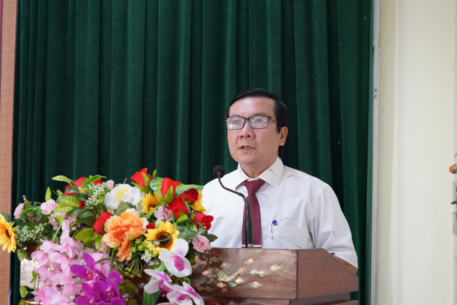 thang 4 Hoi thao chi bo 3