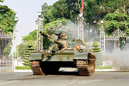 thang 4 Minh xe tăng