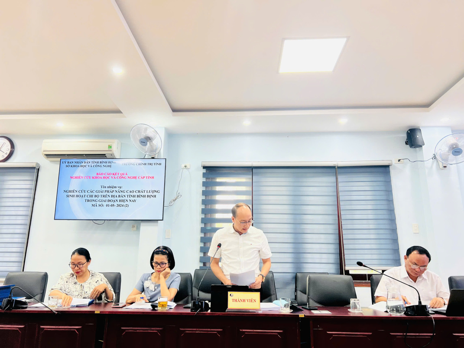 Ảnh 3: Các thành viên Hội đồng KH&CN tỉnh tham gia đóng góp ý kiến đối với đề tài nghiên cứu