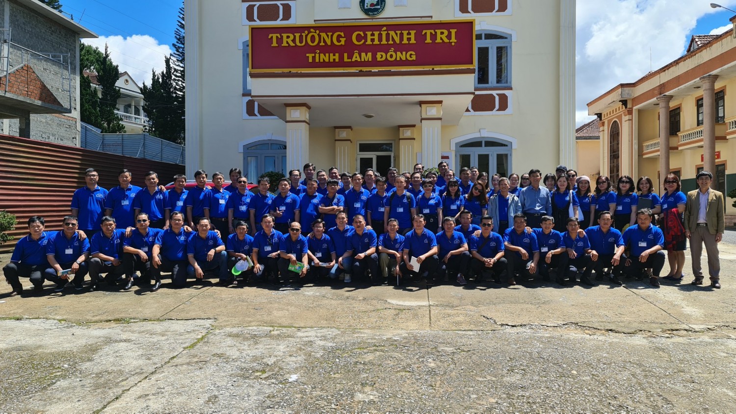 Lớp Trung cấp LLCT-HC khóa 89 (Doanh nghiệp) đi thực tế